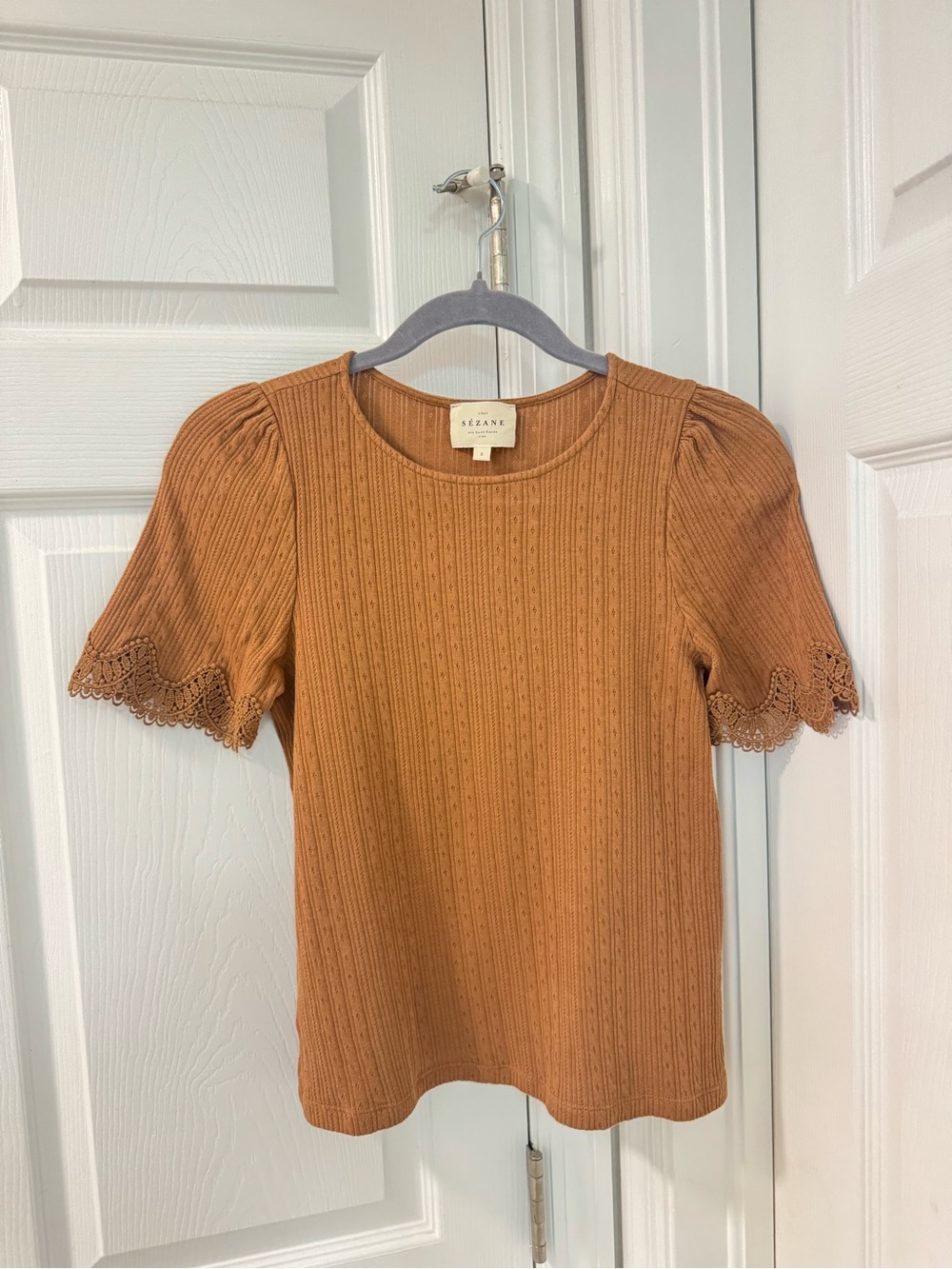 Sezane CLÉA T-SHIRT pointelle lace trim shortsleeve coquette Sz S coffee brown